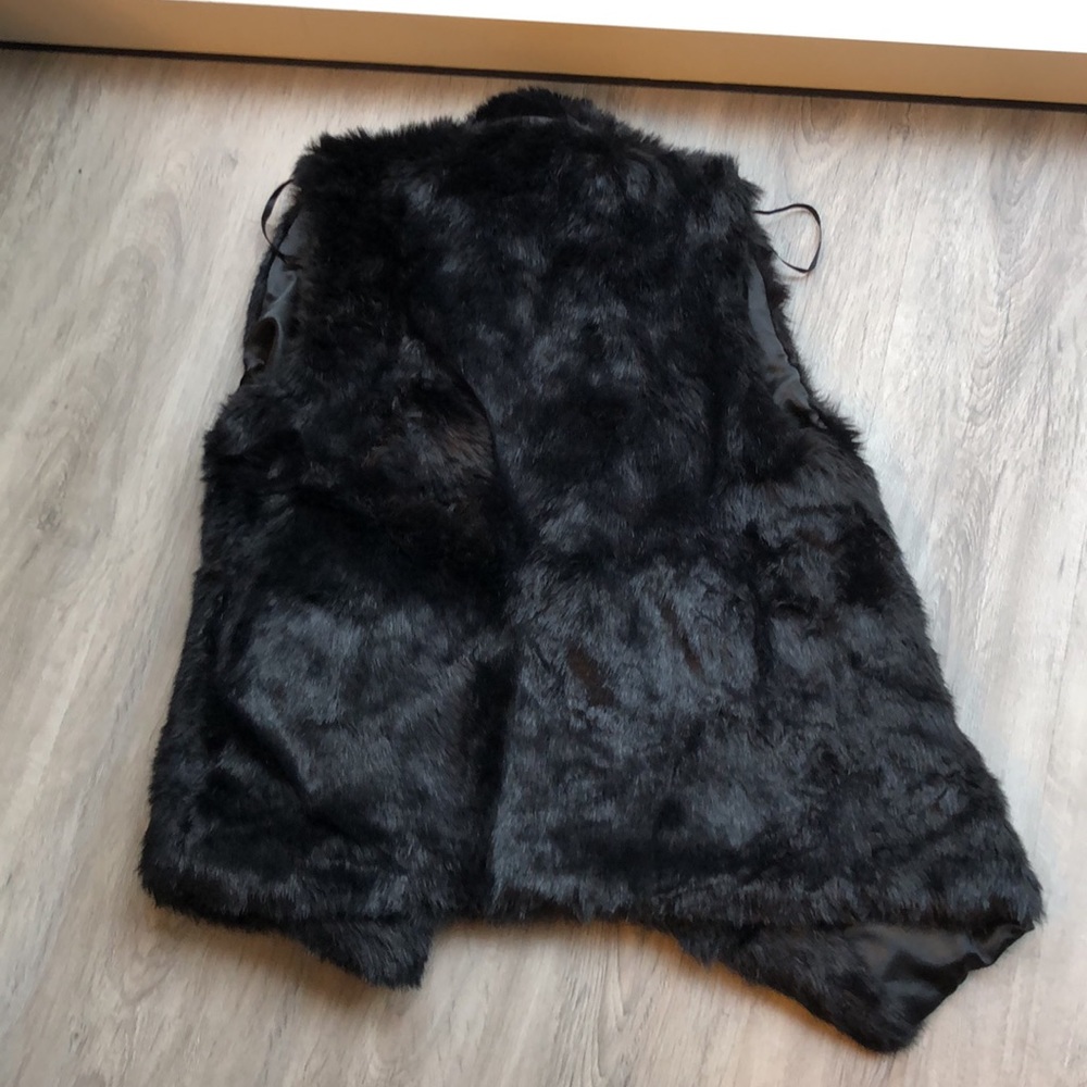 Never been worn black fur vest - Picture 7 of 7
